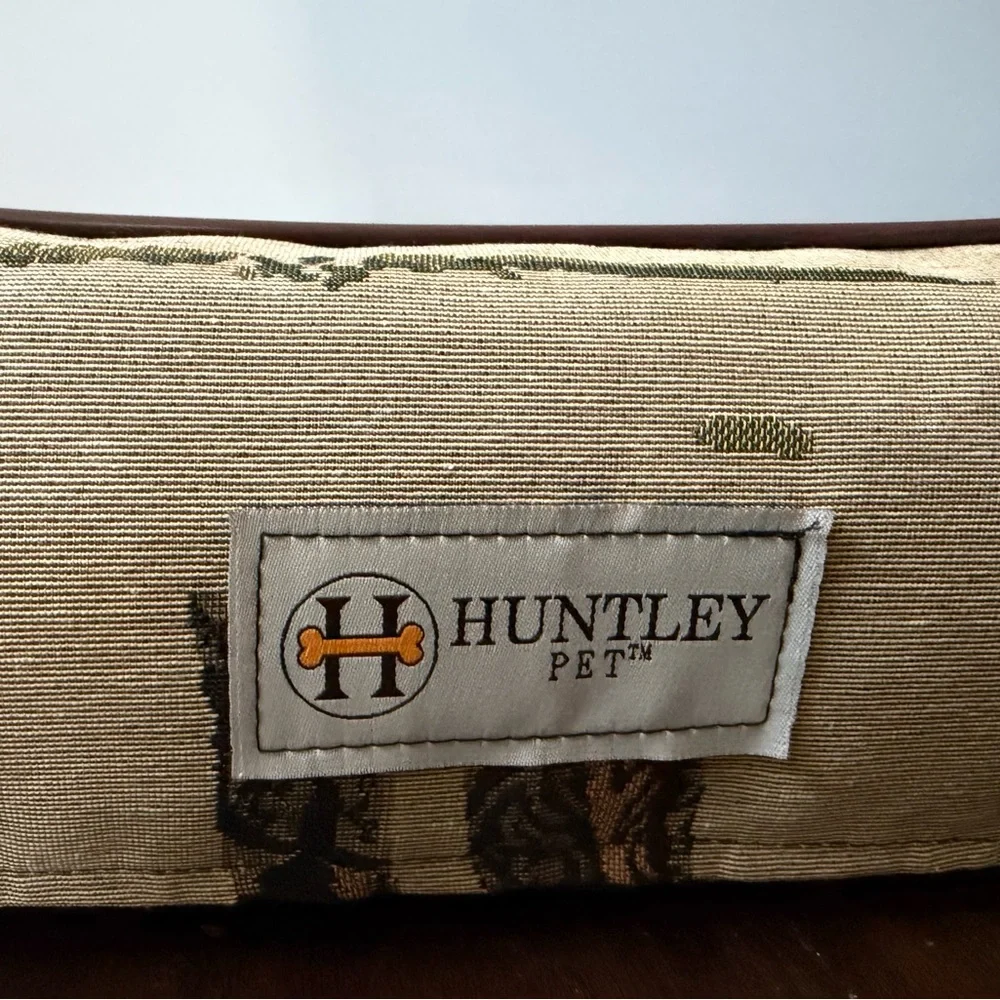 Huntley Equestrian Western Brown Medium Dog Bed